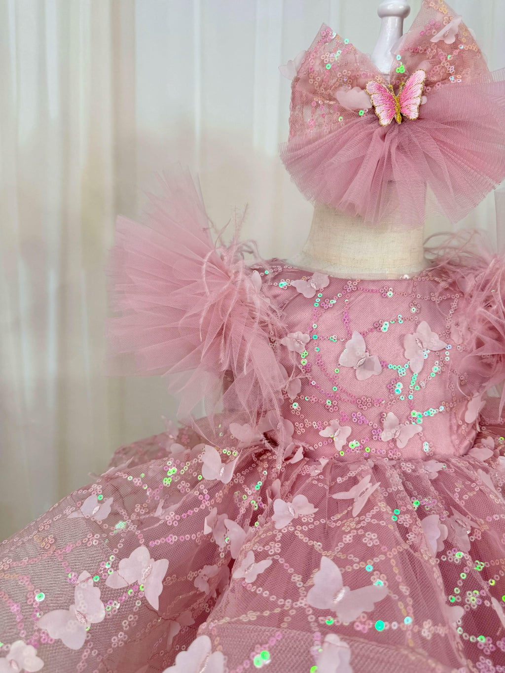 Girls Feather Bow Fluffy Stage Performance Dress | KLFFLGID