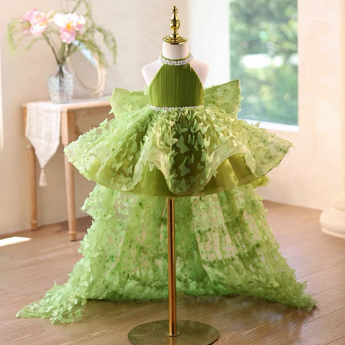 Elegant Halter-Neck Girls' Dress with a Train Cute birthday dress for baby | KLFFLGID