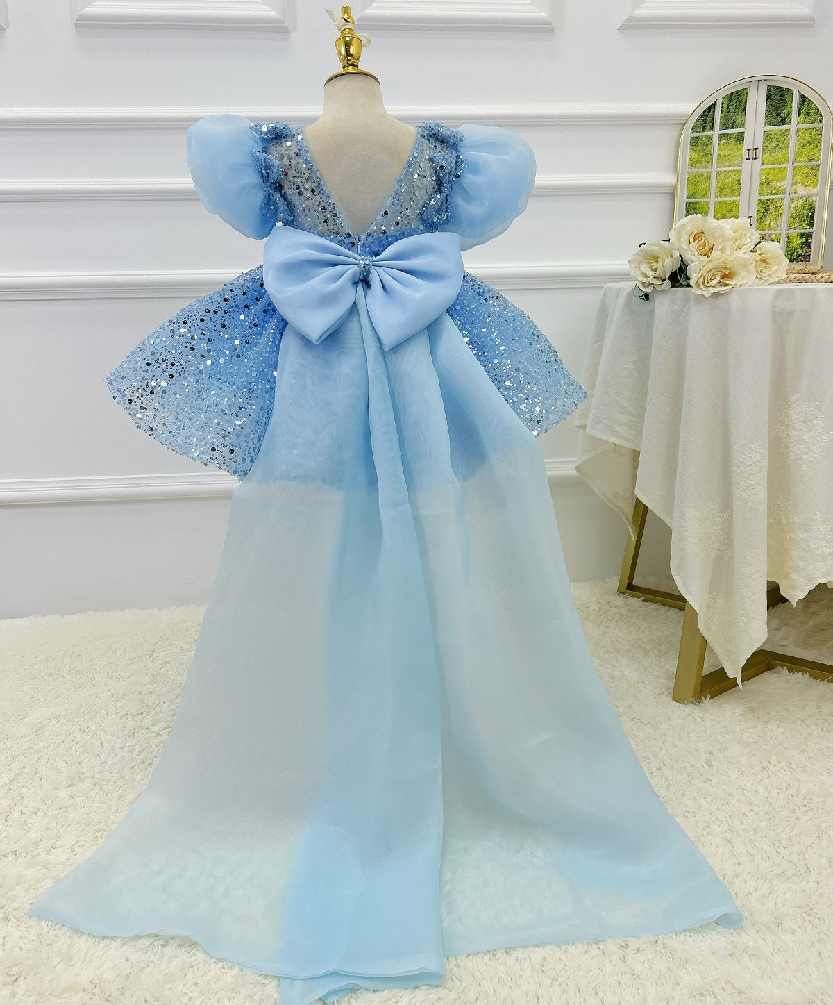 Girls Birthday Dress Princess dress with a large bow and train | KLFFIGID