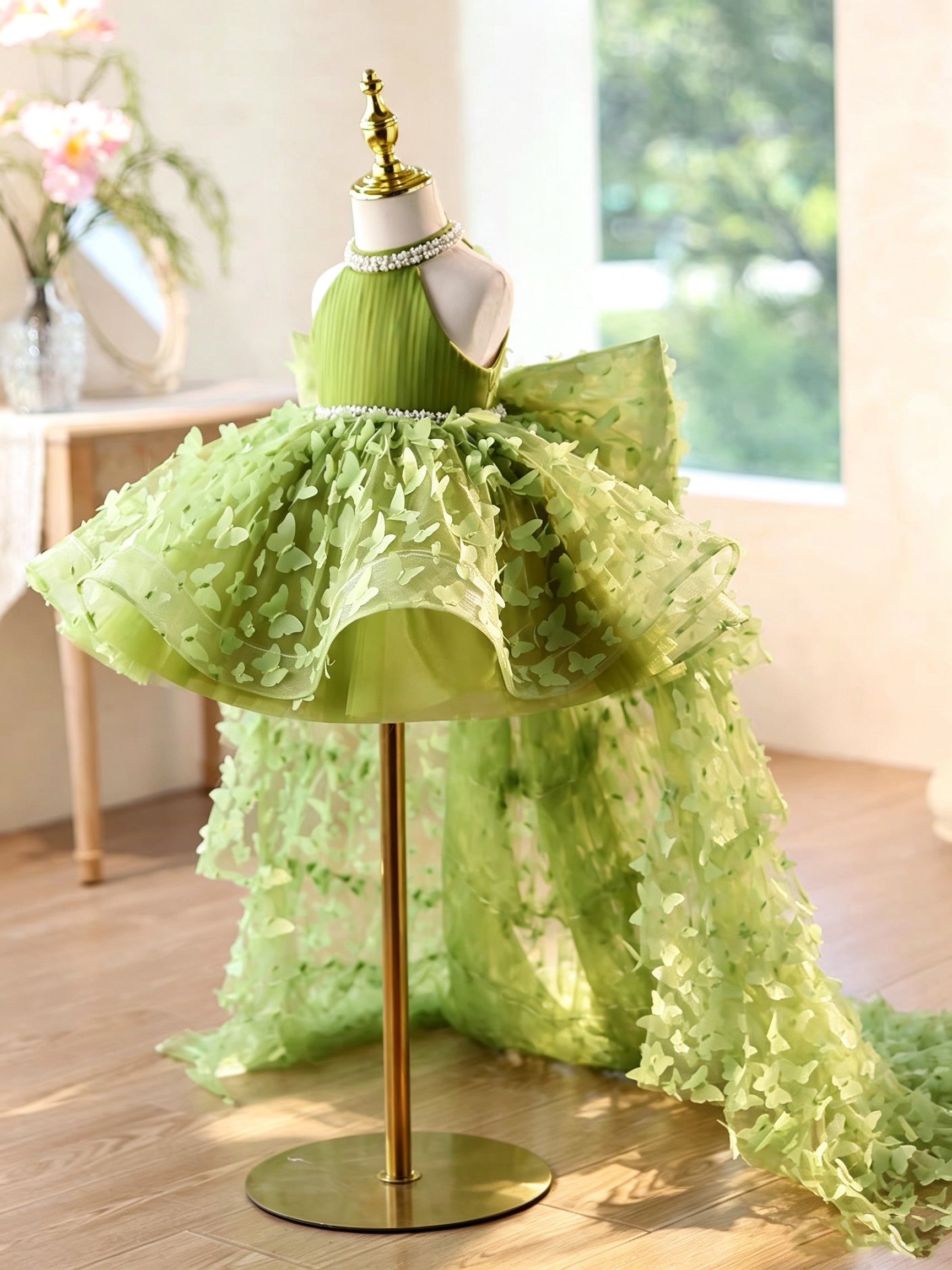 Elegant Halter-Neck Girls' Dress with a Train Cute birthday dress for baby | KLFFLGID