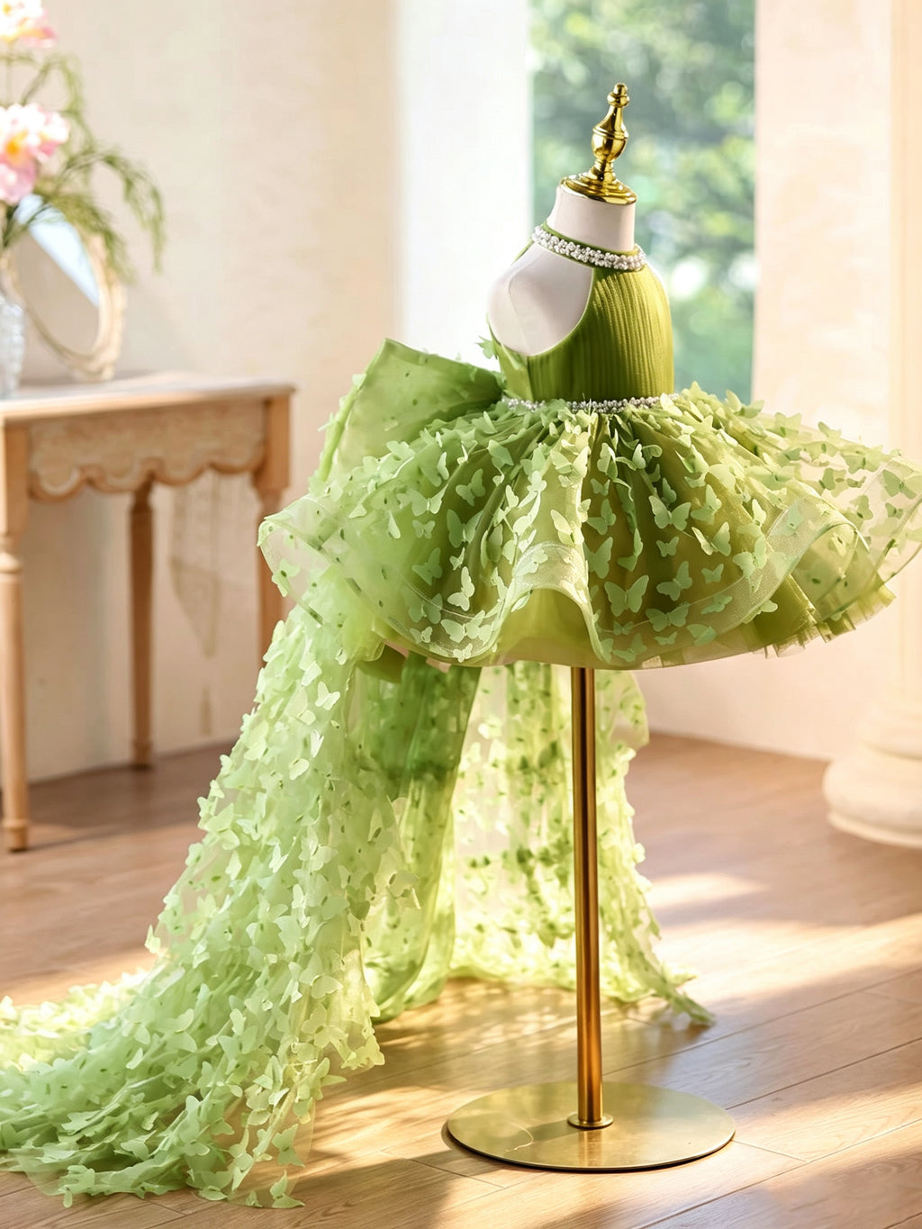 Elegant Halter-Neck Girls' Dress with a Train Cute birthday dress for baby | KLFFLGID
