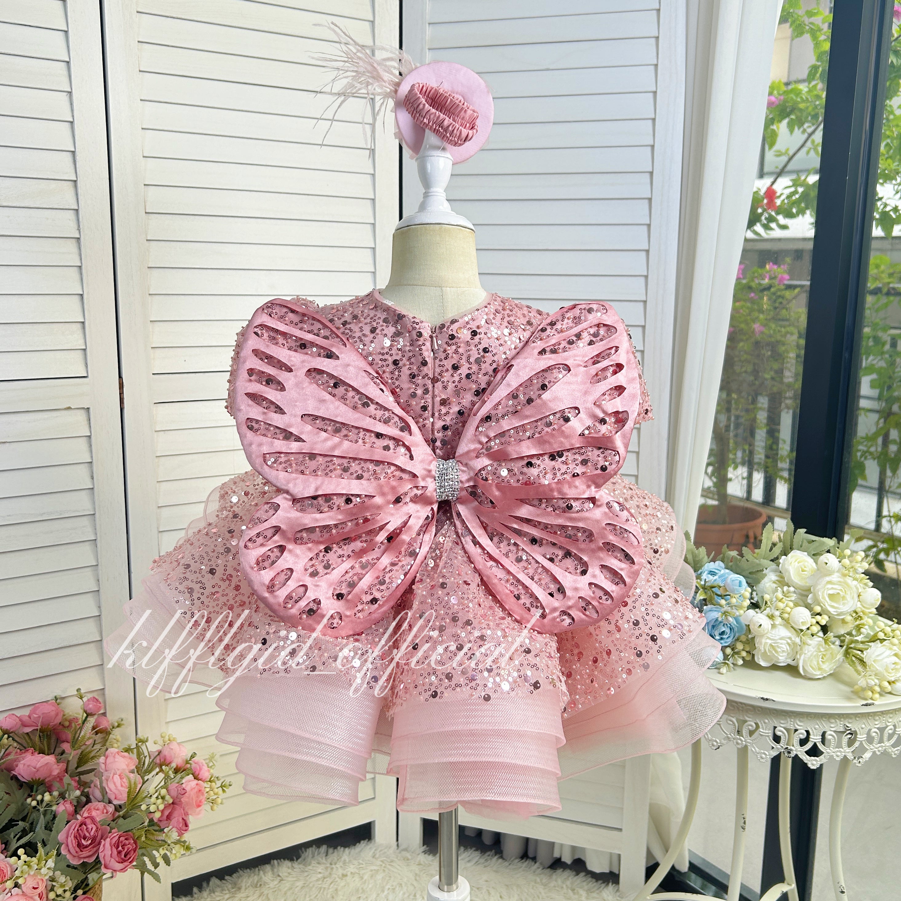 Luxurious Princess Dress with Train for Girls Baby's birthday party dress | KLFFLGID