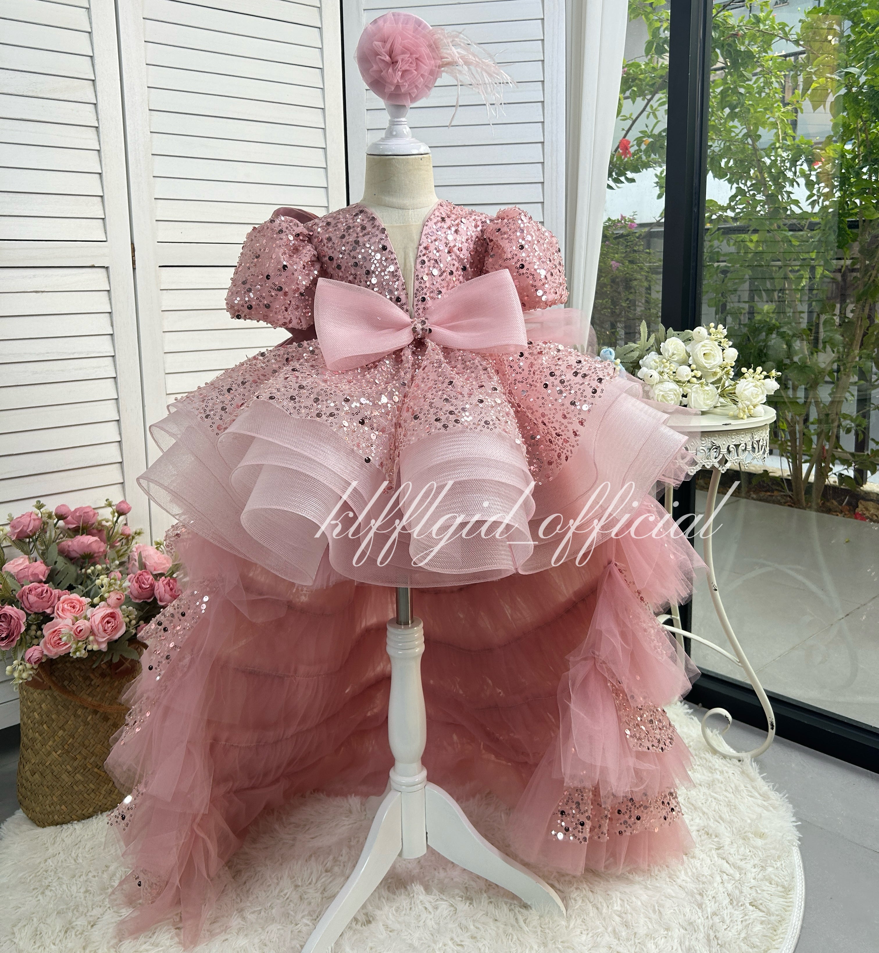 Luxurious Princess Dress with Train for Girls Baby's birthday party dress | KLFFLGID